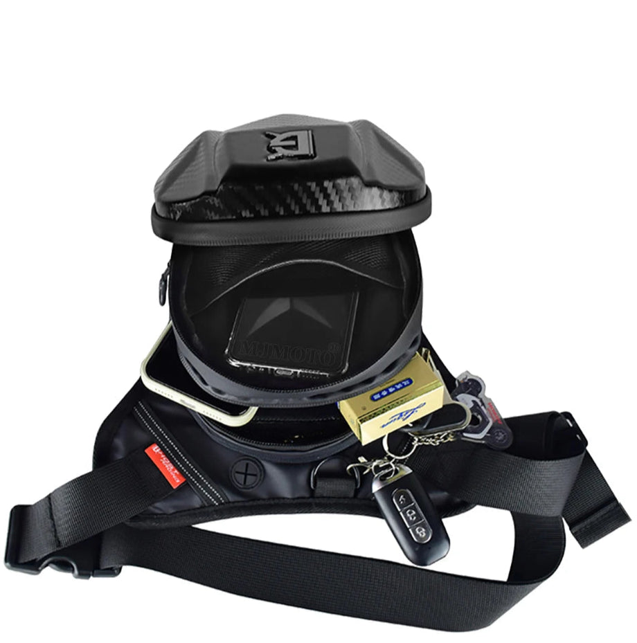 Sacoche de jambe moto extensible – Coque carbone étanche | TheRiderBag™