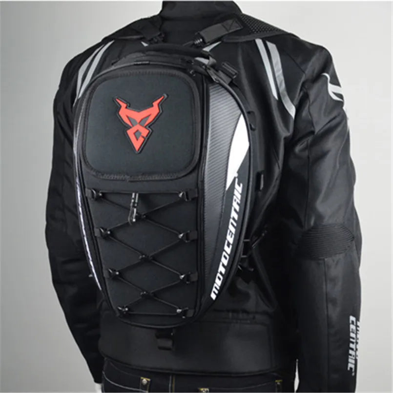 Sac à dos moto étanche extensible pour casque intégral – compatible selle arrière | TheRiderBag™